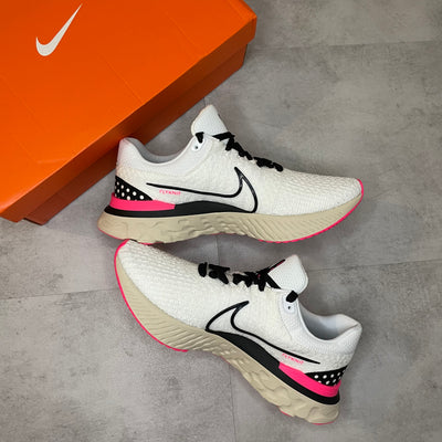 REACT INFINITY RUN FLYKNIT 3 - WHITE / HYPER PINK